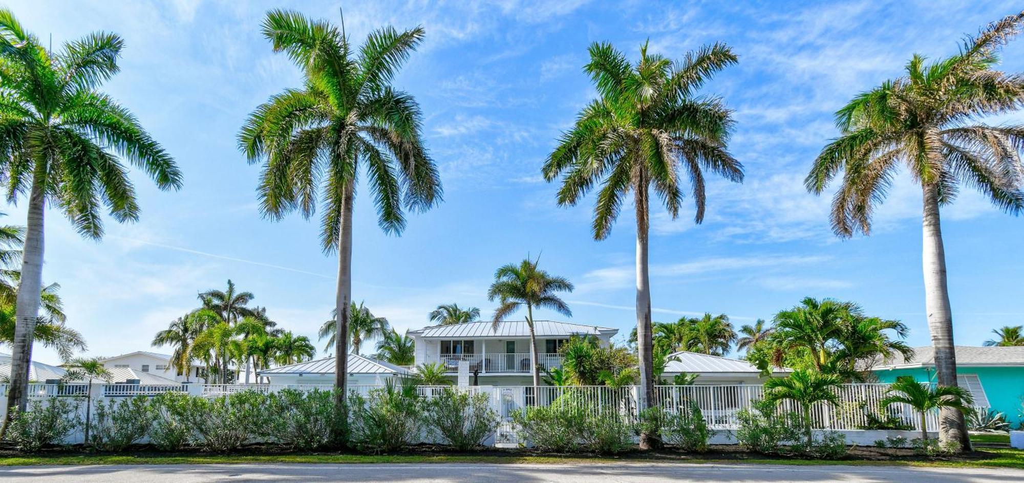 Sunshine Shores Boutique Appartamento