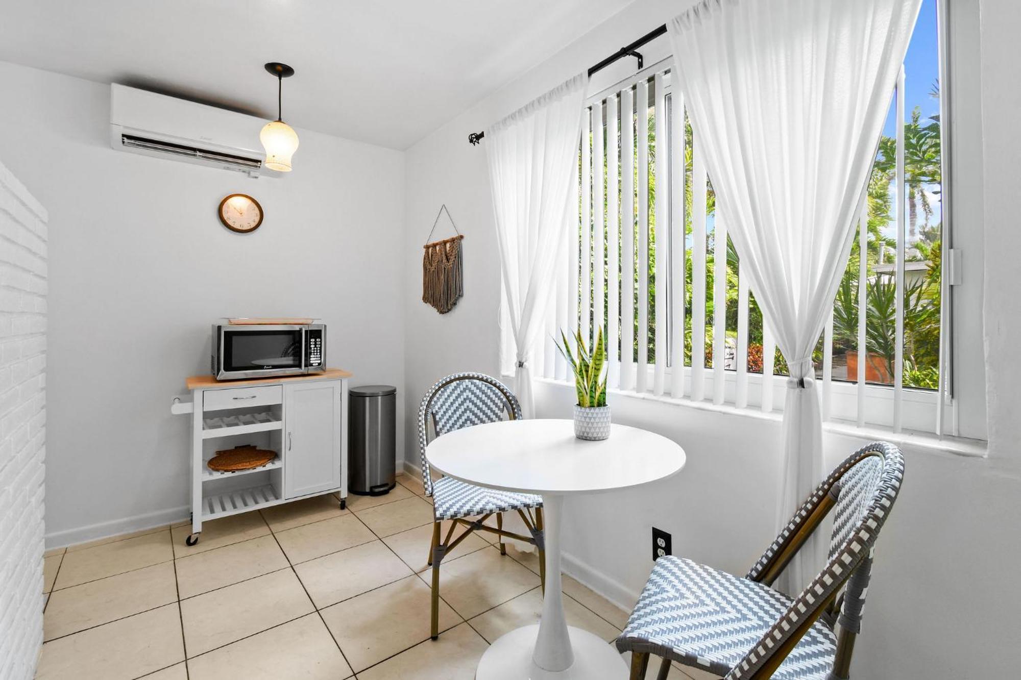 Sunshine Shores Boutique * Palm Beach Shores